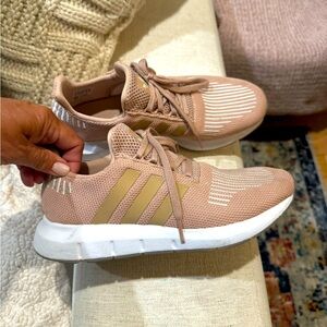 Adidas SWIFT RUN SNEAKER  size 7 fits like size 8 1/2 for women